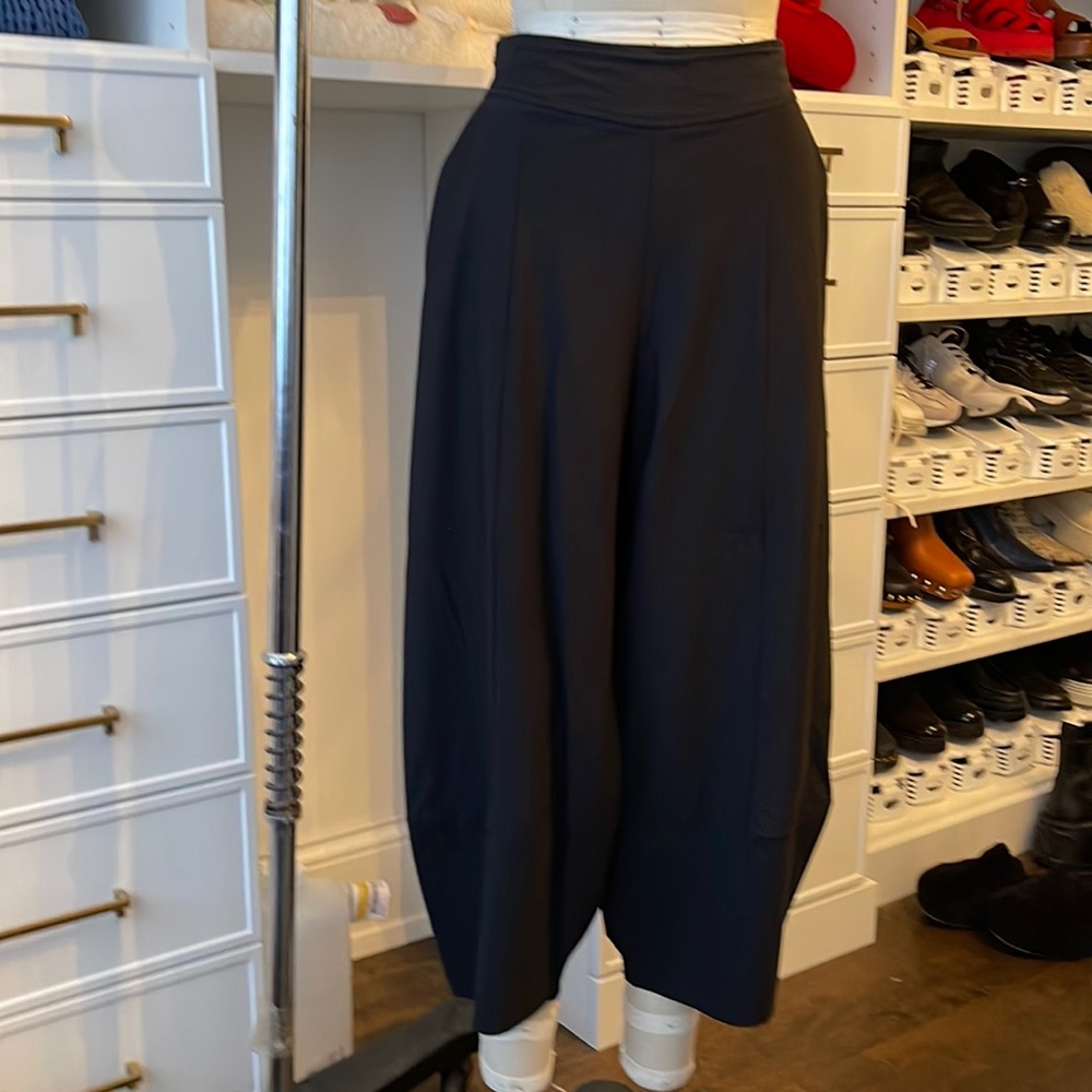 Jason Black tulip leg pant
